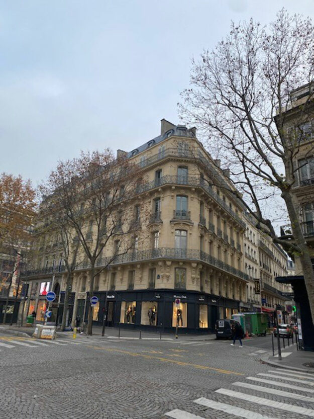 Ravalement de façade d'un immeuble à Paris