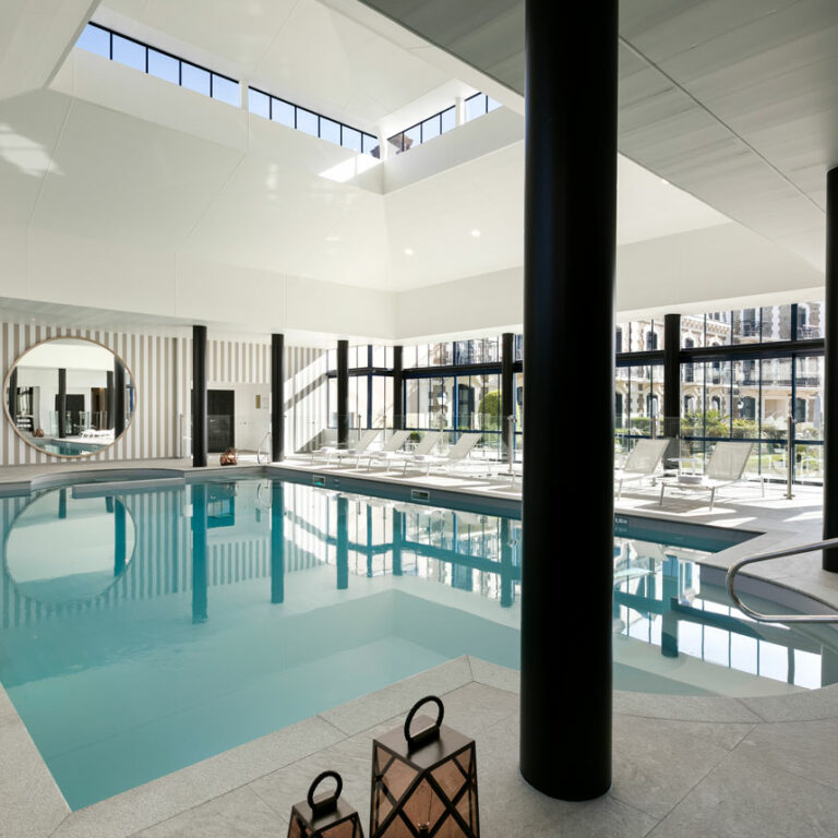 GRAND HÔTEL DE DINARD : rénovation de la piscine