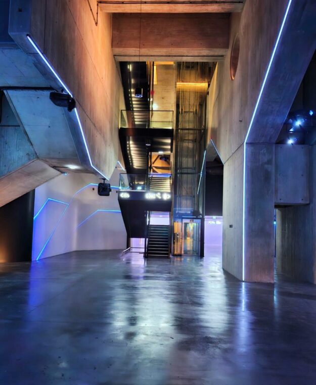 LA GEODE : peinture et revêtement de sols durs pour un complexe de cinéma