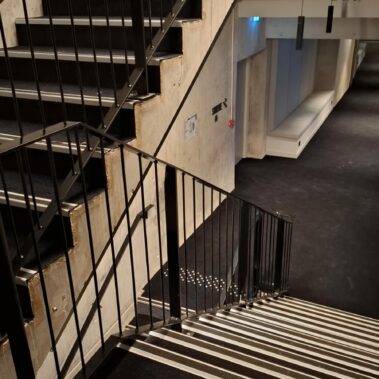 LA GEODE : peinture et revêtement de sols durs pour un complexe de cinéma