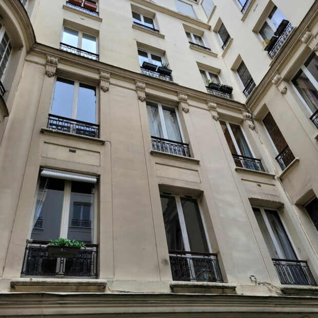 Ravalement de façade d'un immeuble à Paris
