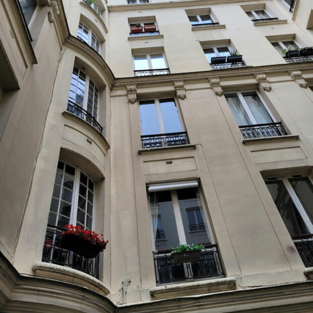 Ravalement de façade d'un immeuble à Paris