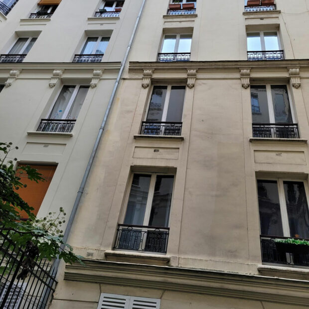Ravalement de façade d'un immeuble à Paris