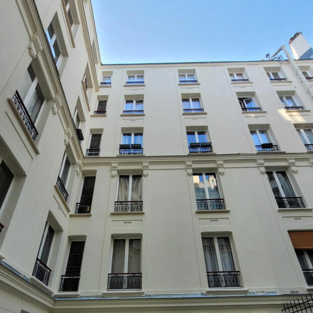 Ravalement de façade d'un immeuble à Paris