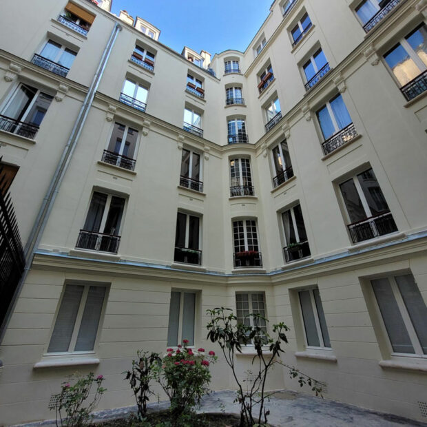 Ravalement de façade d'un immeuble à Paris