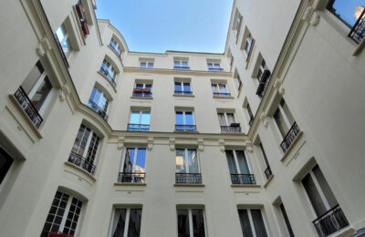 Ravalement de façade d'un immeuble à Paris