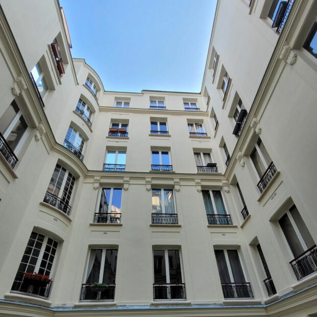 Ravalement de façade d'un immeuble à Paris