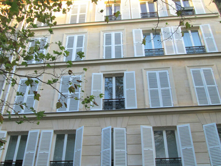 Ravalement de façade d'un immeuble à Paris
