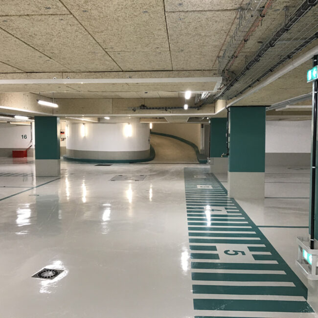 Peinture de sol et résine